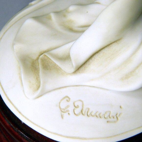 Signed Vintage Giuseppe Armani Figurine, Beautiful Lady Holding a Cornucopia - Picture 8 of 8